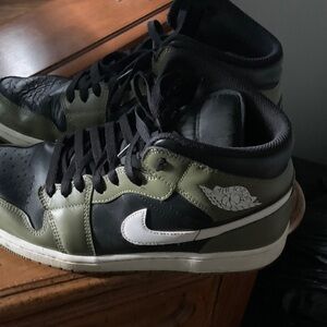 Nike Men's Black and Olive Sneakers